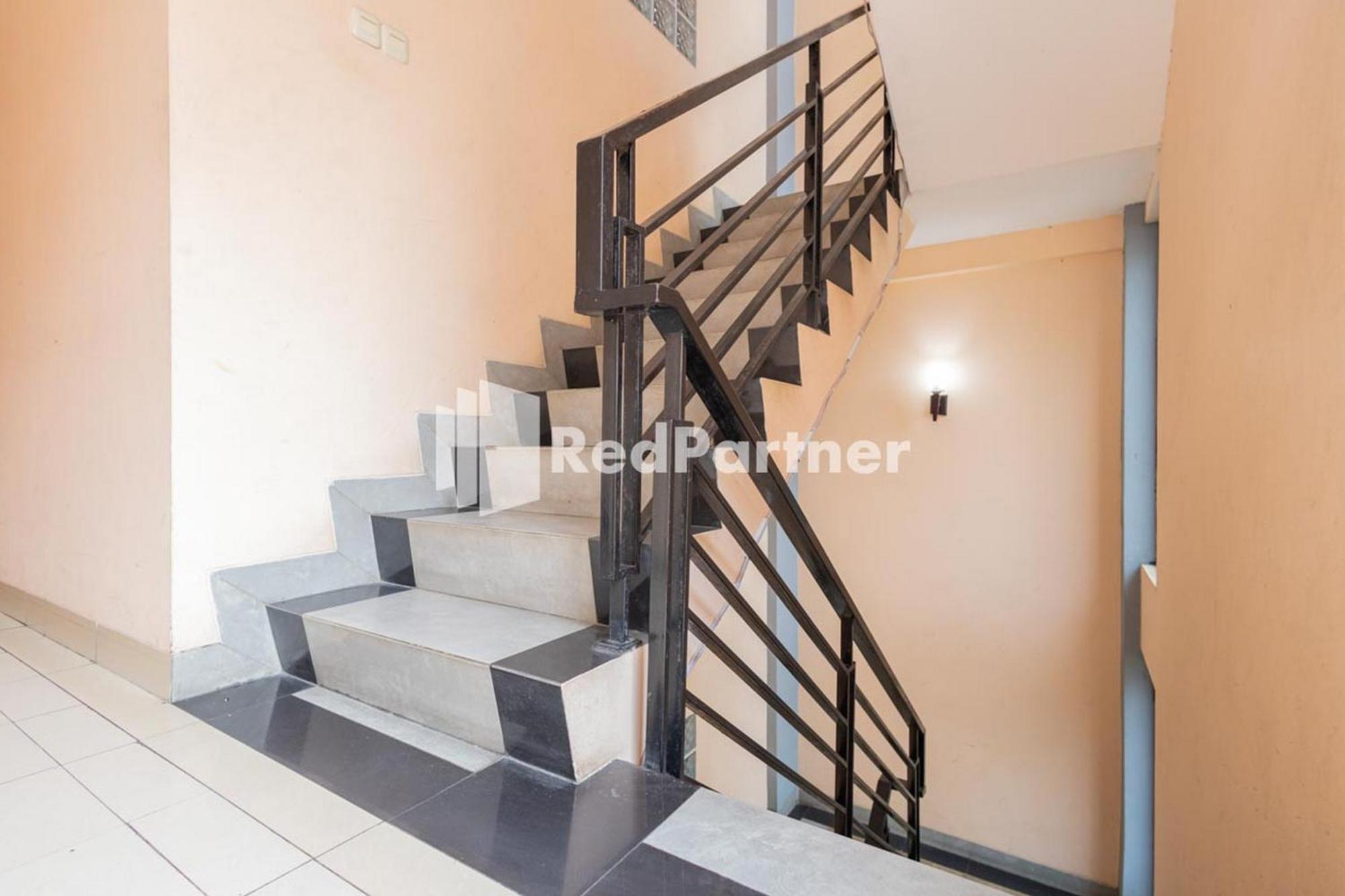 Star Hotel Jaksa Mitra Reddoorz Yakarta Exterior foto