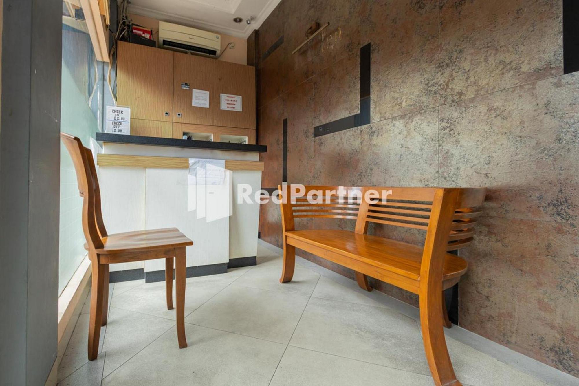 Star Hotel Jaksa Mitra Reddoorz Yakarta Exterior foto