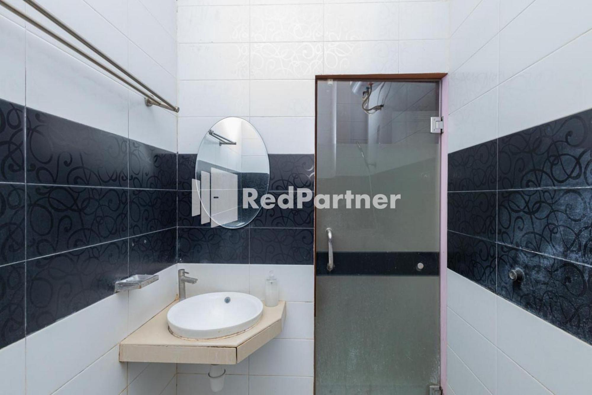 Star Hotel Jaksa Mitra Reddoorz Yakarta Exterior foto